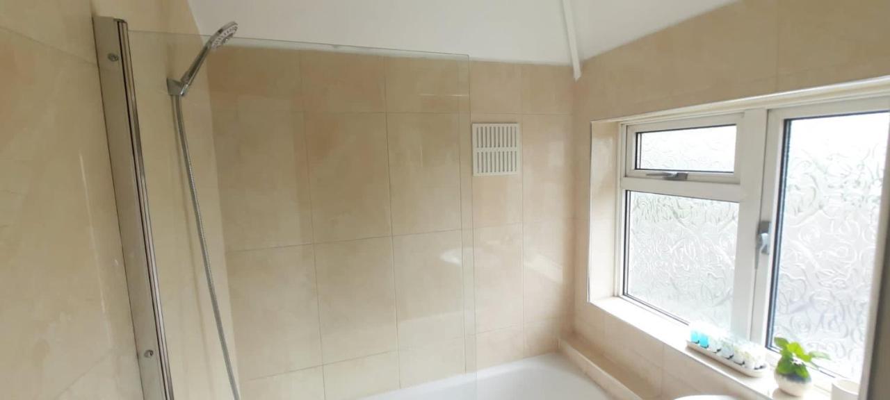 Stylish And Homey 3 Bedroom House With Free Parking & Wi-Fi Minworth المظهر الخارجي الصورة