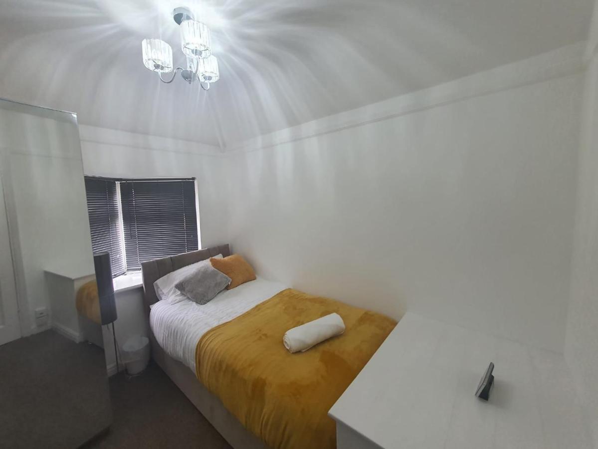 Stylish And Homey 3 Bedroom House With Free Parking & Wi-Fi Minworth المظهر الخارجي الصورة
